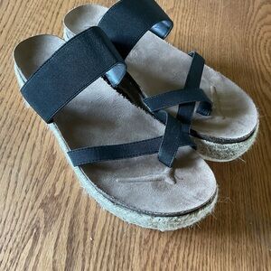 Madden Girl Black and Tan Comfort Sandals size 10